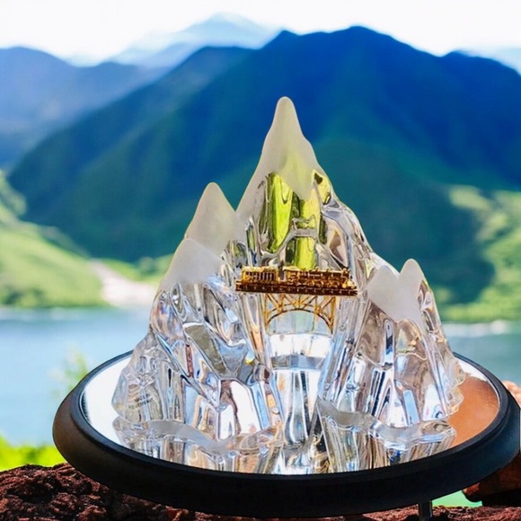 Franklin Mint Crystal Mountain Gold Train w/ Base - Picture 2 of 16